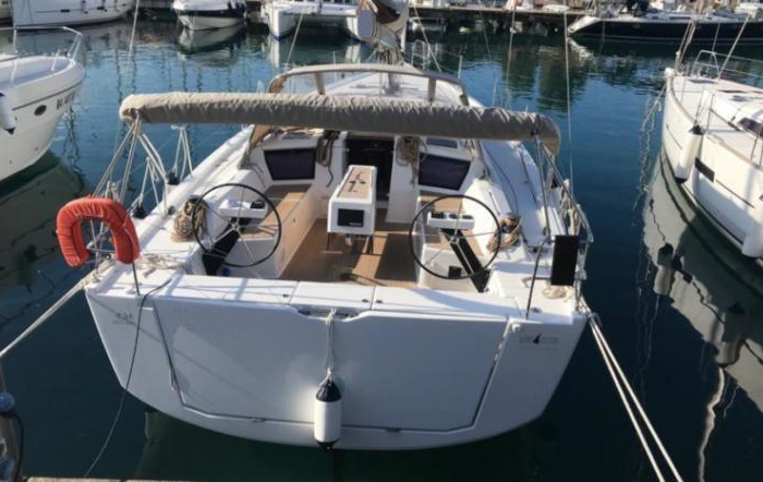 Tahiri | Dufour 430 GL photo 1