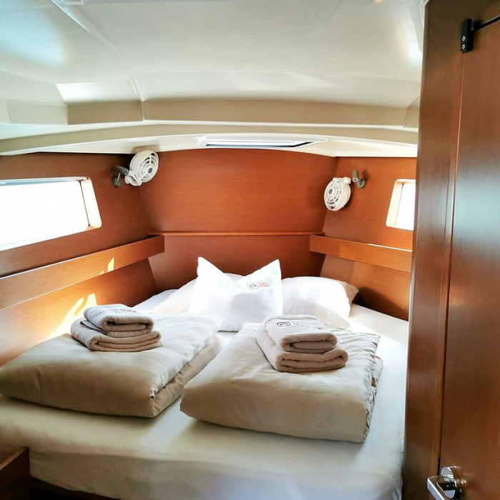 Office 2 | Oceanis 41.1 photo 6