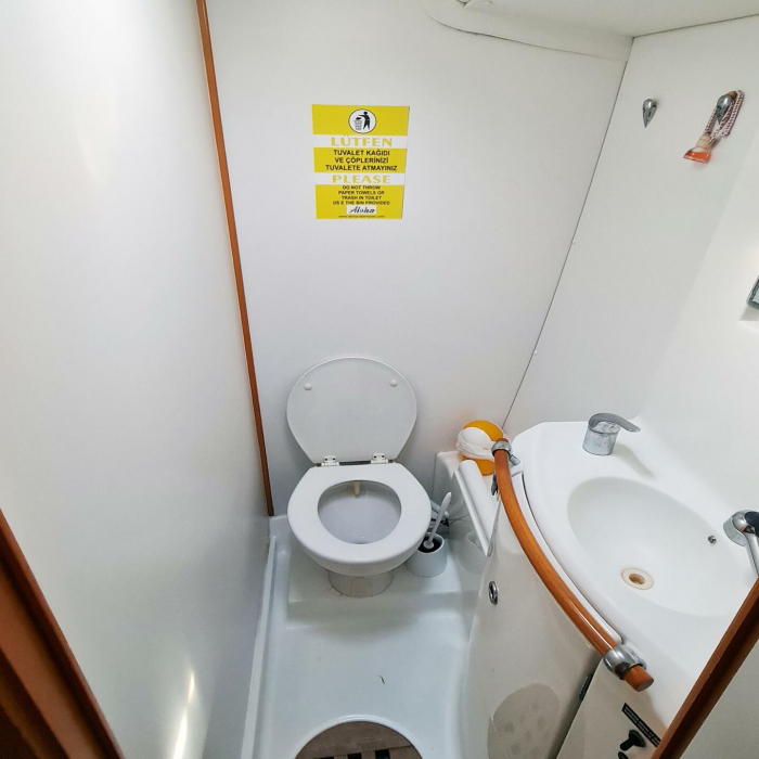 Aloha | Lagoon 410 S2 photo 2