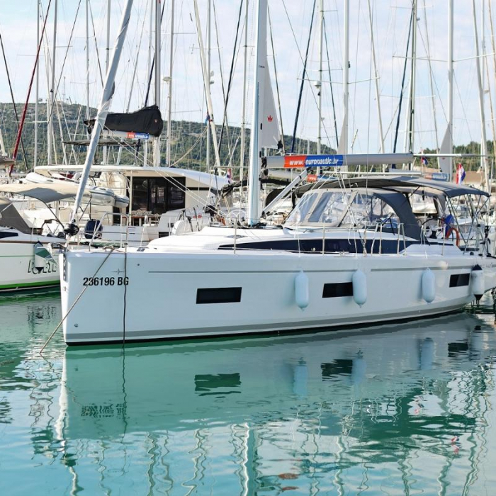 Summertime | Bavaria C42 photo 3