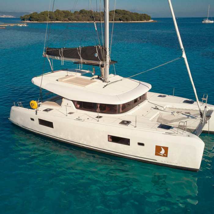 Barney | Lagoon 42 photo 1