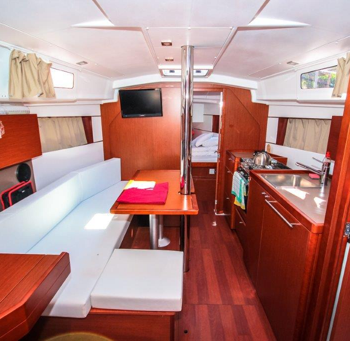 Dalmar | Oceanis 35 photo 7