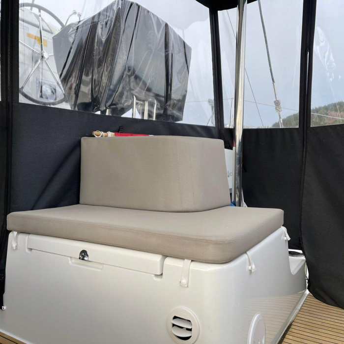 Arctic Charm | Lagoon 40 photo 12