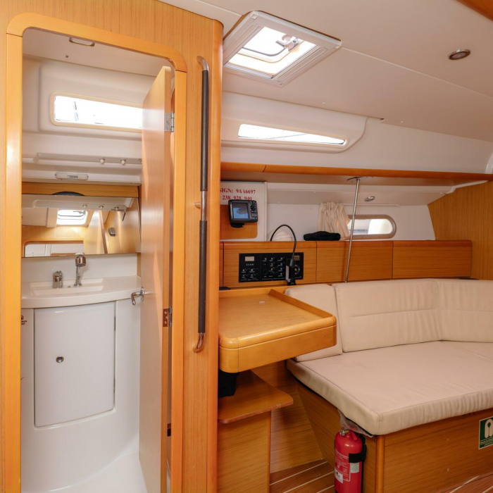 Winter Breeze | Sun Odyssey 42i photo 1