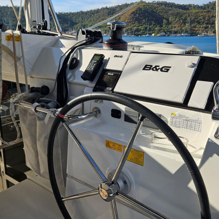 Mithra | Lagoon 40 photo 12