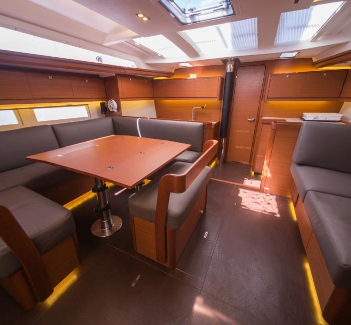 Houat | Dufour 520 GL photo 9