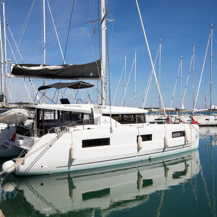 Long Island | Lagoon 46 photo 23