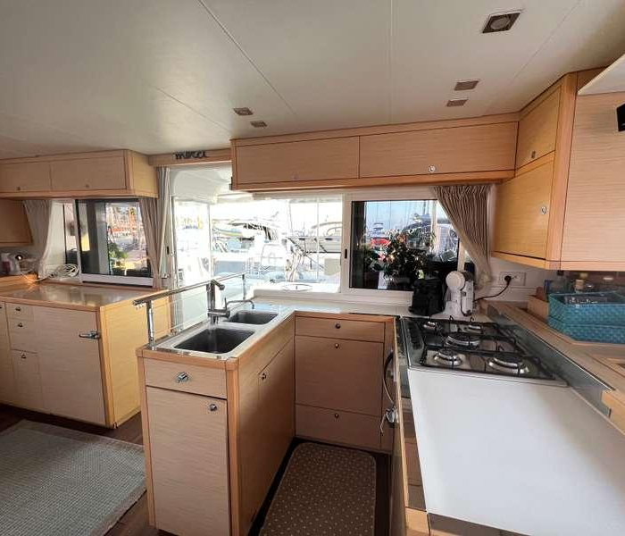 Branchia | Lagoon 450 Fly photo 17