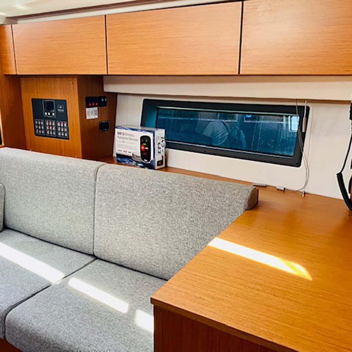 Class | Bavaria C42 photo 4