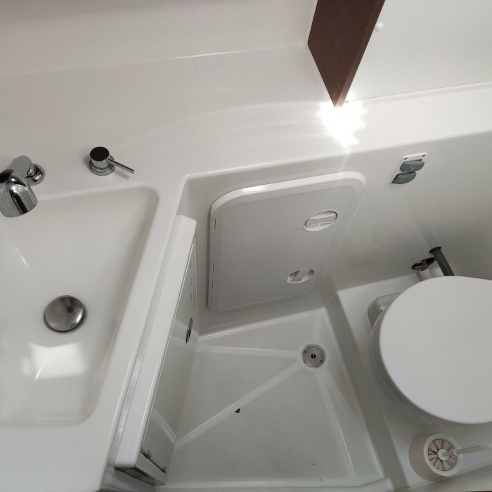 Sleepy | Lagoon 42 photo 18