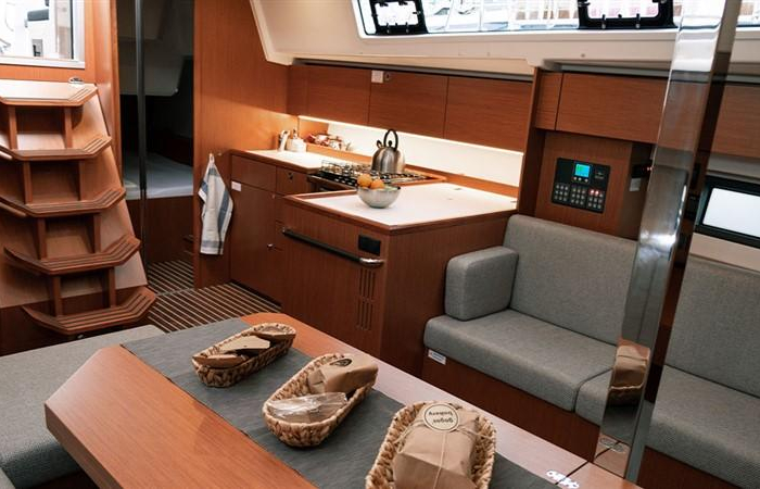 Nomad | Bavaria C42 photo 14