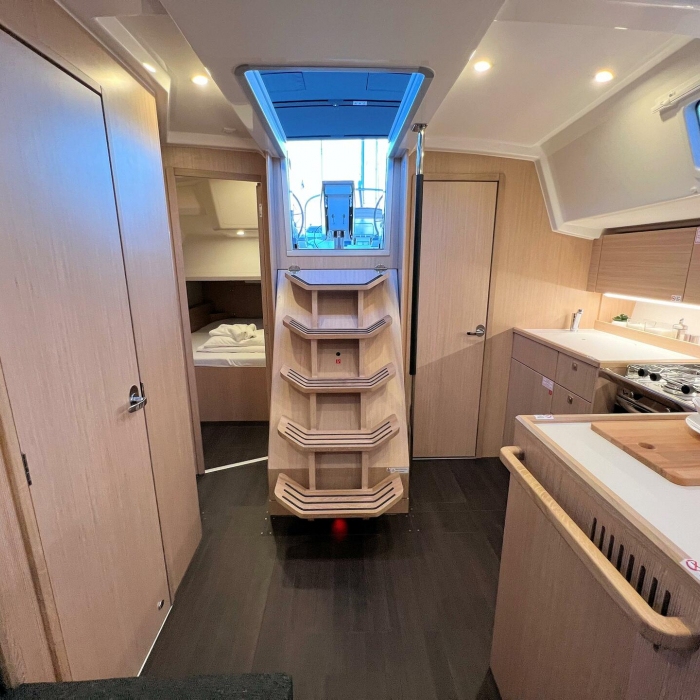 Mala Hana | Bavaria C38 photo 17