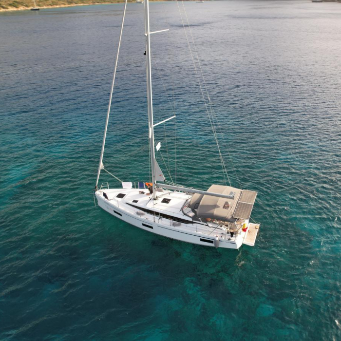 Sorores | Bavaria C42 photo 2