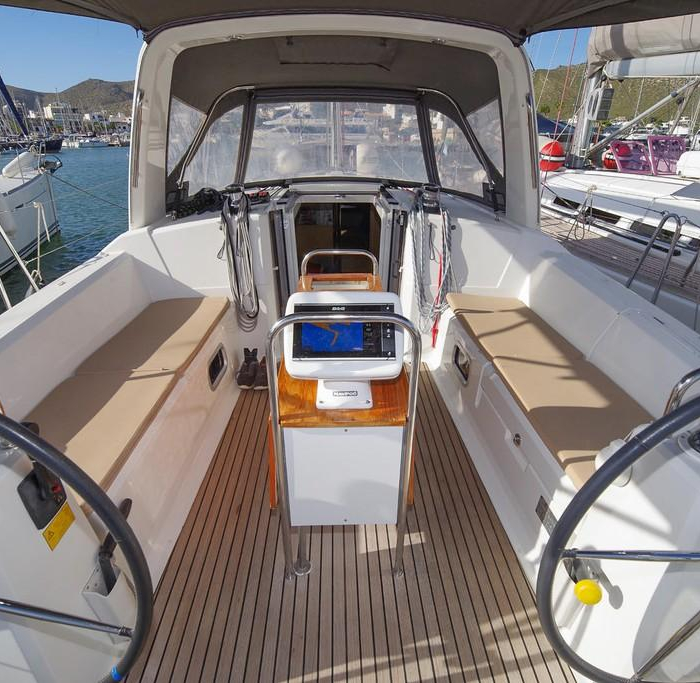 Moin | Oceanis 38 photo 2