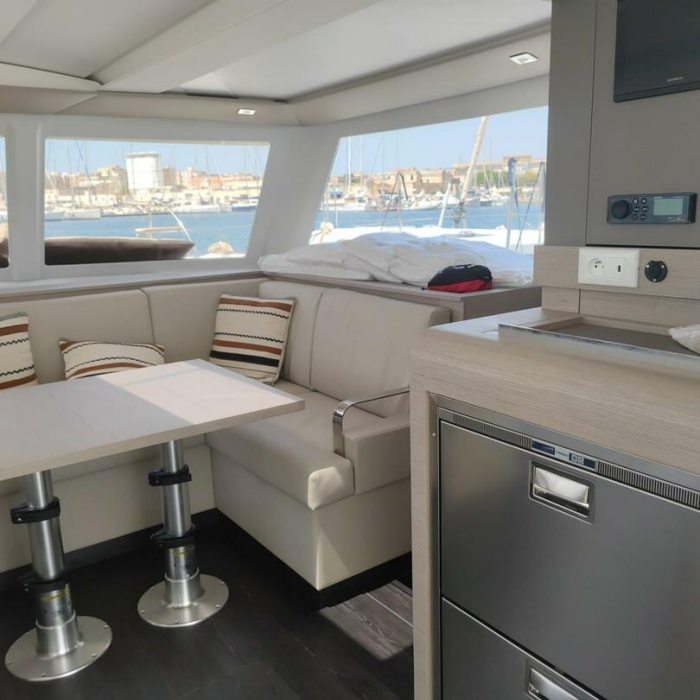 Isla | Fountaine Pajot Isla 40 photo 12