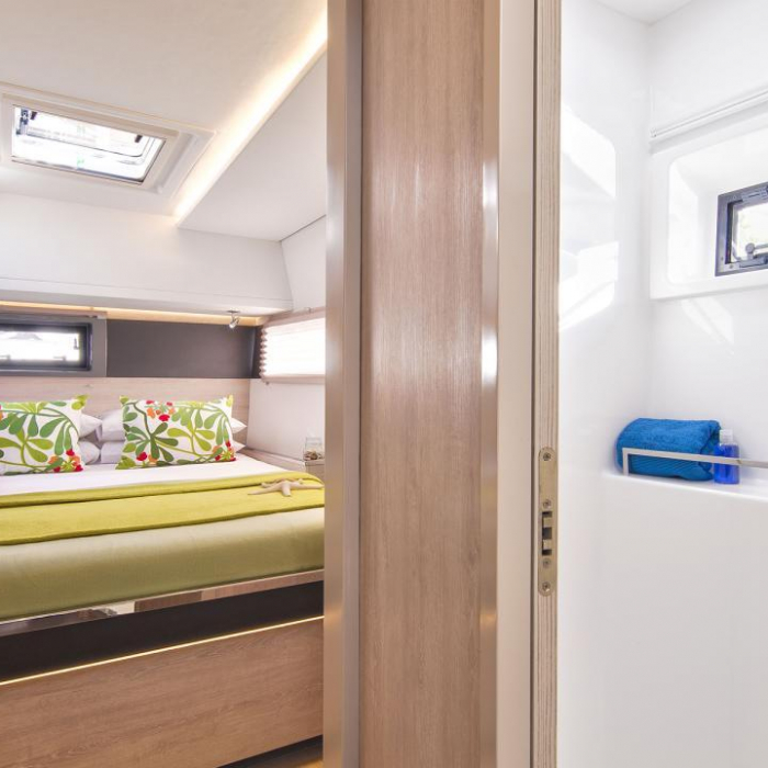  | Moorings 4500L photo 7