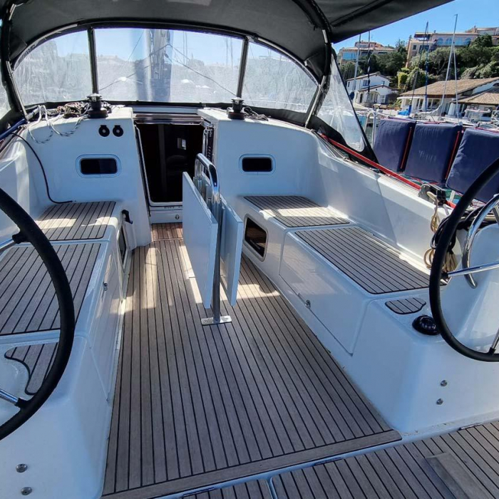 Bella Mia | Sun Odyssey 380 photo 3