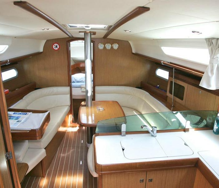 Nadejda | Sun Odyssey 36i photo 6