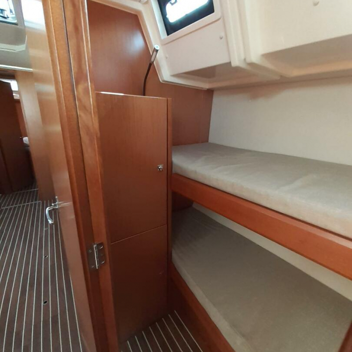 Economy | Bavaria C45 Holiday photo 9