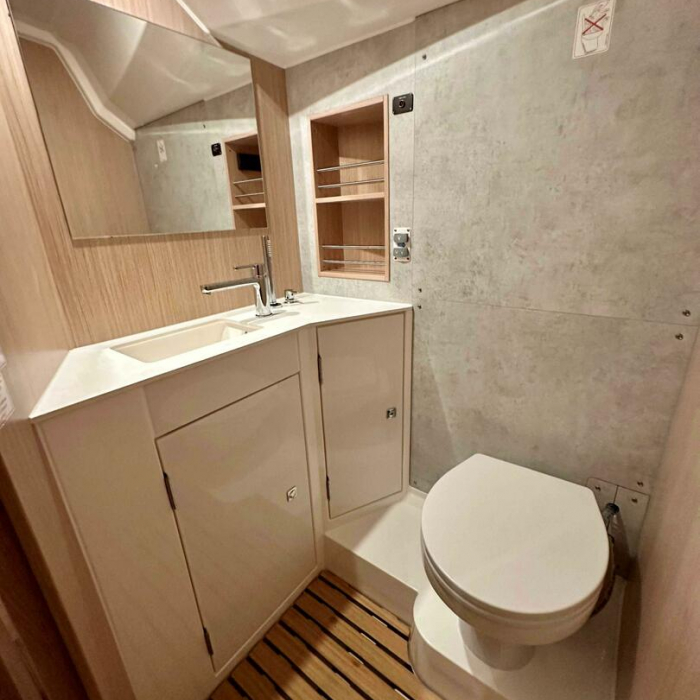 Ermis | Bavaria C42 photo 6