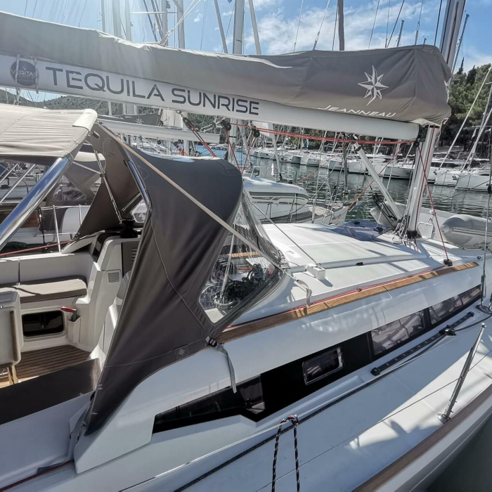 Tequila Sunrise | Sun Odyssey 389 photo 2