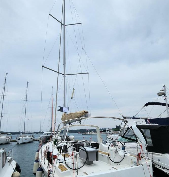 Office 2 | Oceanis 41.1 photo 18