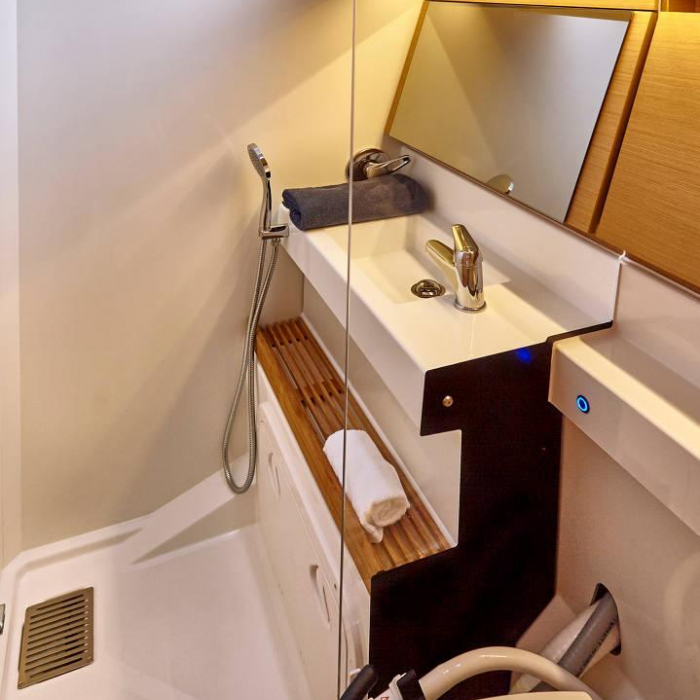 White Rabbit | Sun Odyssey 440 photo 12