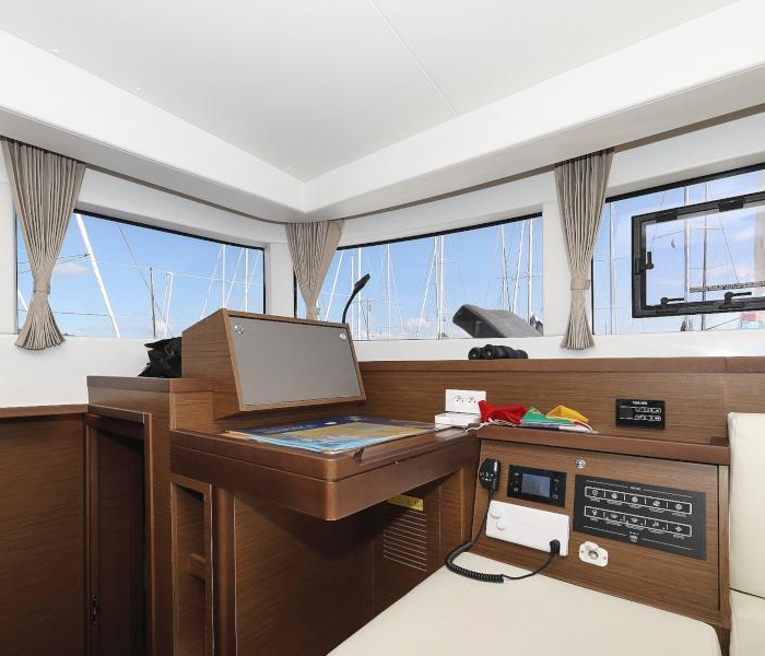 NINA II | Lagoon 40 photo 16