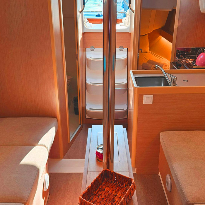 Lima | Oceanis 30.1 photo 10