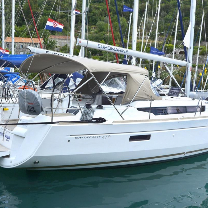 Black Kiss | Sun Odyssey 479 photo 3