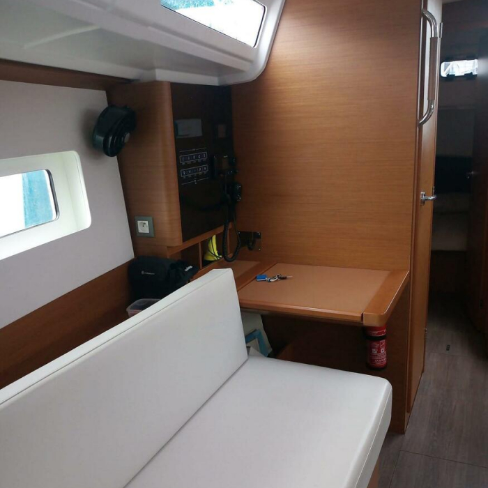 Diana | Oceanis 38 photo 4