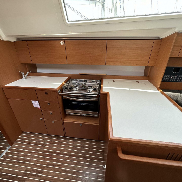 Leopard | Bavaria C42 photo 3