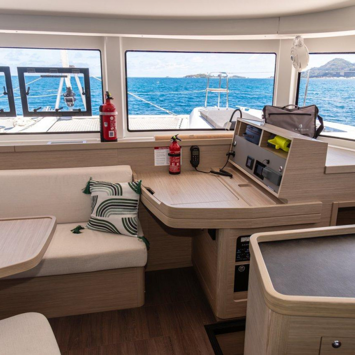 Vanessa | Lagoon 42 photo 6