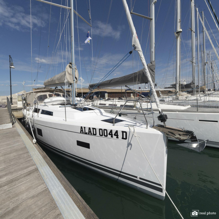 Tecla - Water maker, Solar Panel - BOTH SAILS triradial, Retractabile Bow Trust | Hanse 388 photo 7