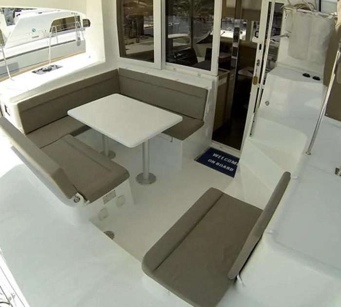 Deep Blue | Lagoon 39 photo 13