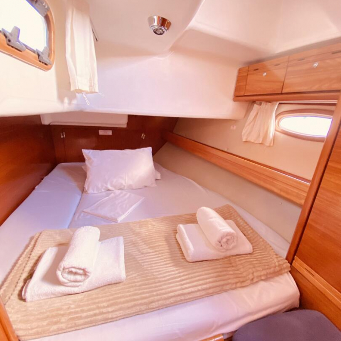 Iro (Pax 7) | Bavaria 42 Cruiser photo 18