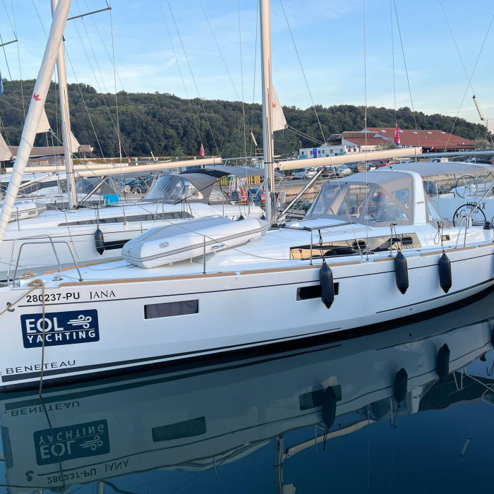 Jana | Oceanis 38.1 photo 8