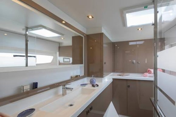 Deutz | Fountaine Pajot Astrea 42 photo 24