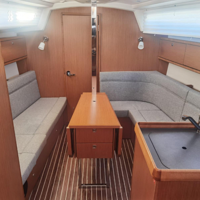 Happy | Bavaria Cruiser 34 photo 6