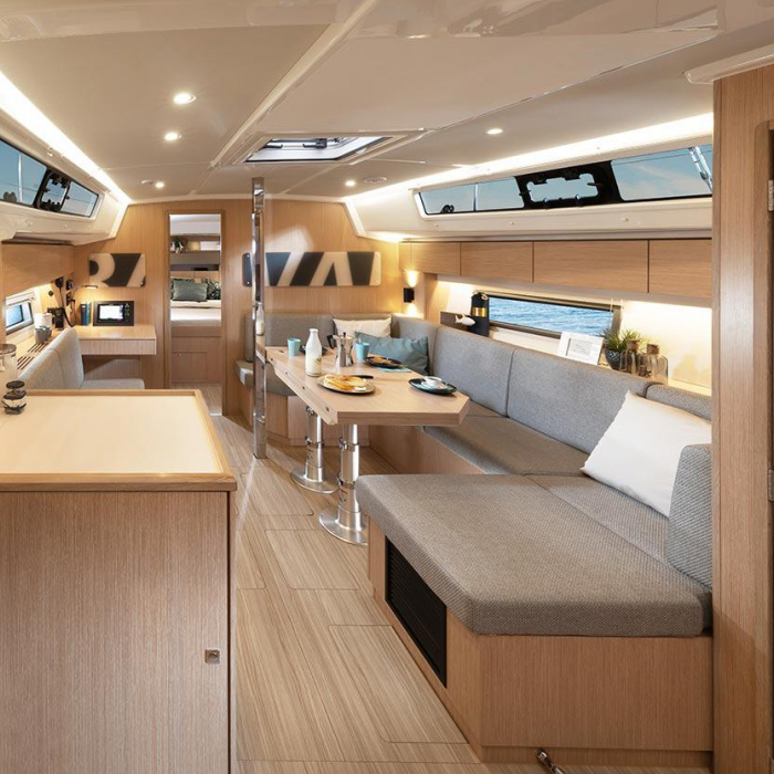 Giulia | Bavaria C42 photo 7