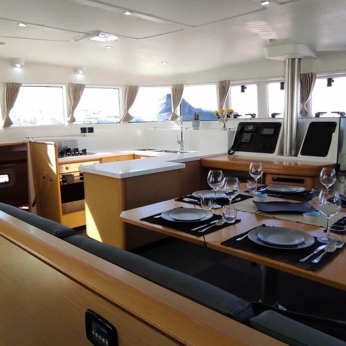 The Full House | Lagoon 500 photo 9