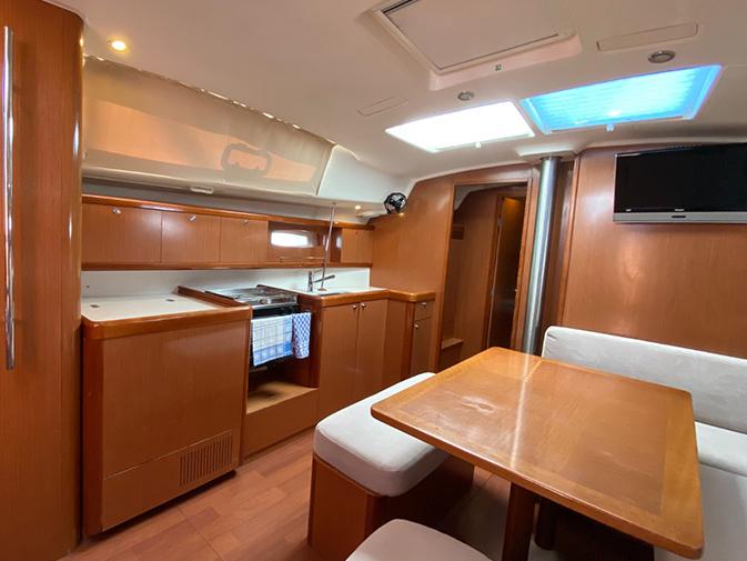 Lornia | Sun Odyssey 440 photo 7