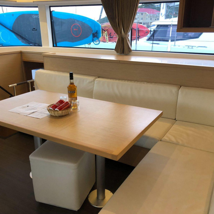 Watteau | Lagoon 52 photo 10