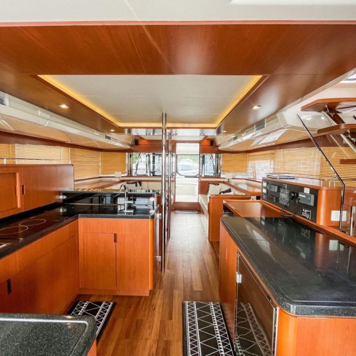 ThreeQuartersFull | Aquila 48 photo 3