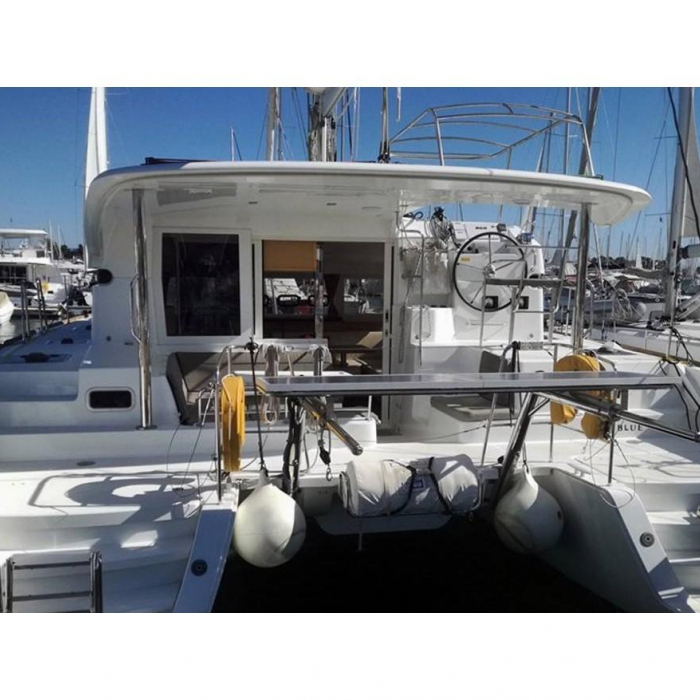 Deep Blue | Lagoon 39 photo 3