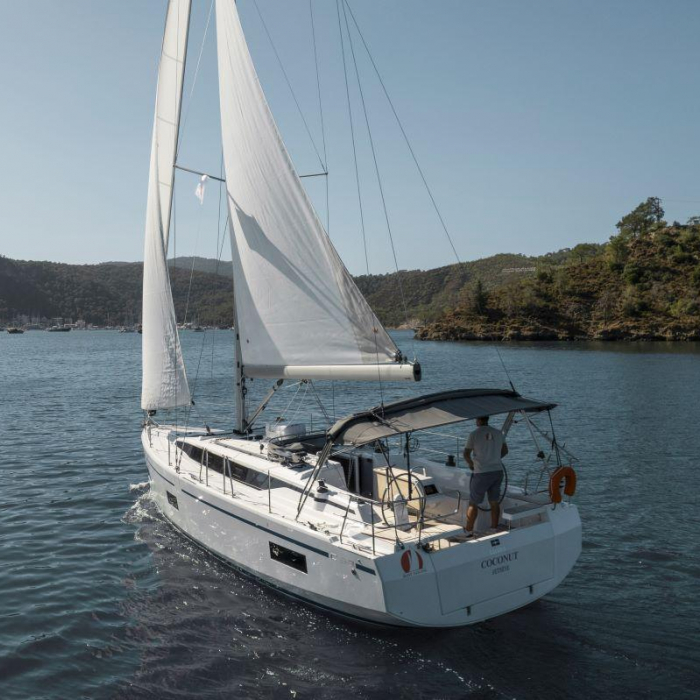 Coconut | Bavaria C38 photo 44