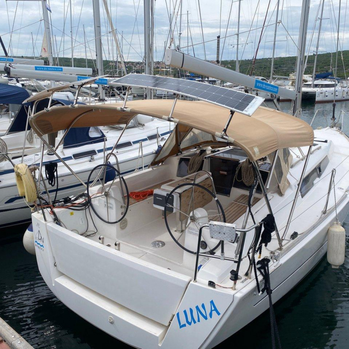 Luna | Dufour 350 GL photo 6