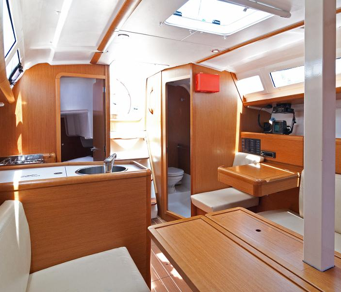 Buena Suerte | Sun Odyssey 33i photo 8