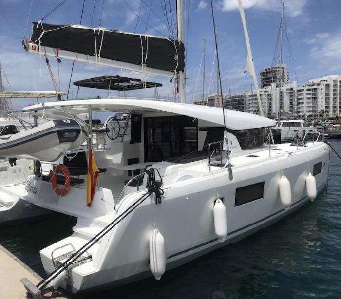 Mares | Lagoon 42 photo 2