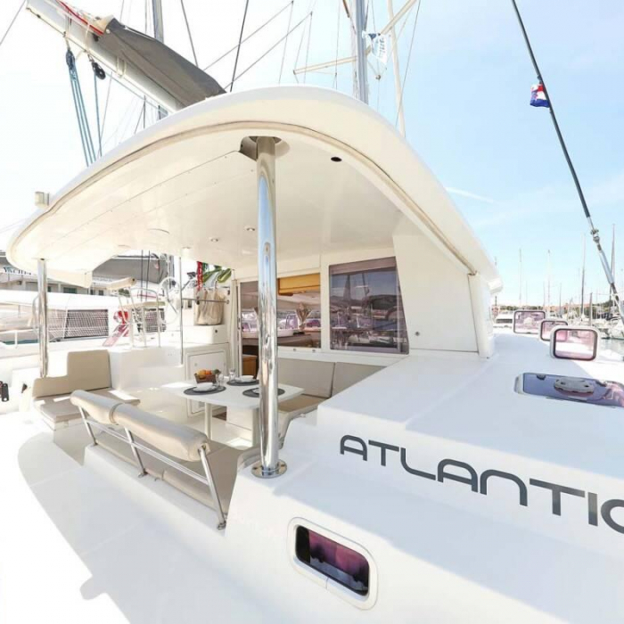 Atlantic | Lagoon 400 photo 5